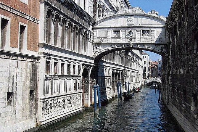 3 Hours Venice walking tour - Canal Grande: Venice’s main water street and city divider