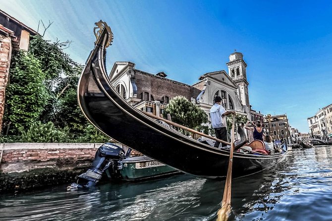 30-min Private Gondola Ride for up to 5 people - Getting to Calle Larga XXII Marzo without losing your morning