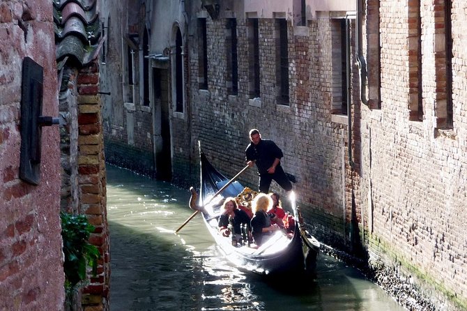 30-min Private Gondola Ride for up to 5 people - Tickets, check-in, and the Venice trickiest part: finding the dock