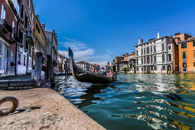 30-min Private Gondola Ride for up to 5 people - What private really means: for 5 people, your boat, your pace