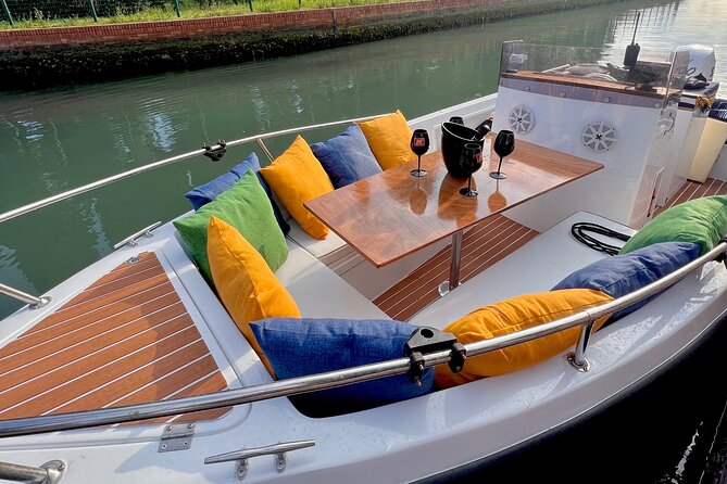 4 hours Private Boat Tour to Murano, Burano with local real guide - A 4-Hour Venice Lagoon Run: Murano, Burano, and the Islands Between