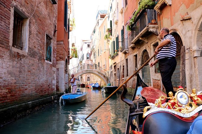 45-Minute or 1-hour Private Gondola Ride from Rialto - Gondoliers, Singing, and How to Get the Most Out of Your Ride