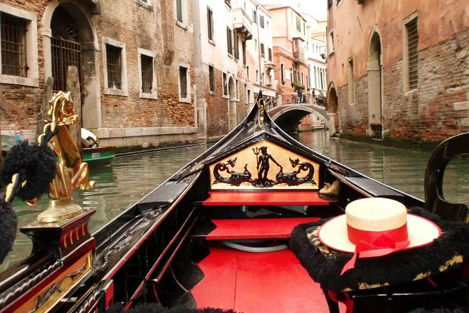 45-Minute or 1-hour Private Gondola Ride from Rialto - Glide Past the Rialto Bridge: One Stop That’s All About Photos