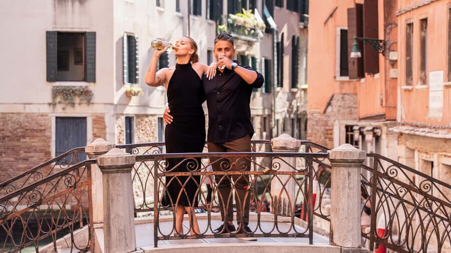 A Unique Photoshoot in Venice - Why a Venice Photoshoot Works Best Around Rialto