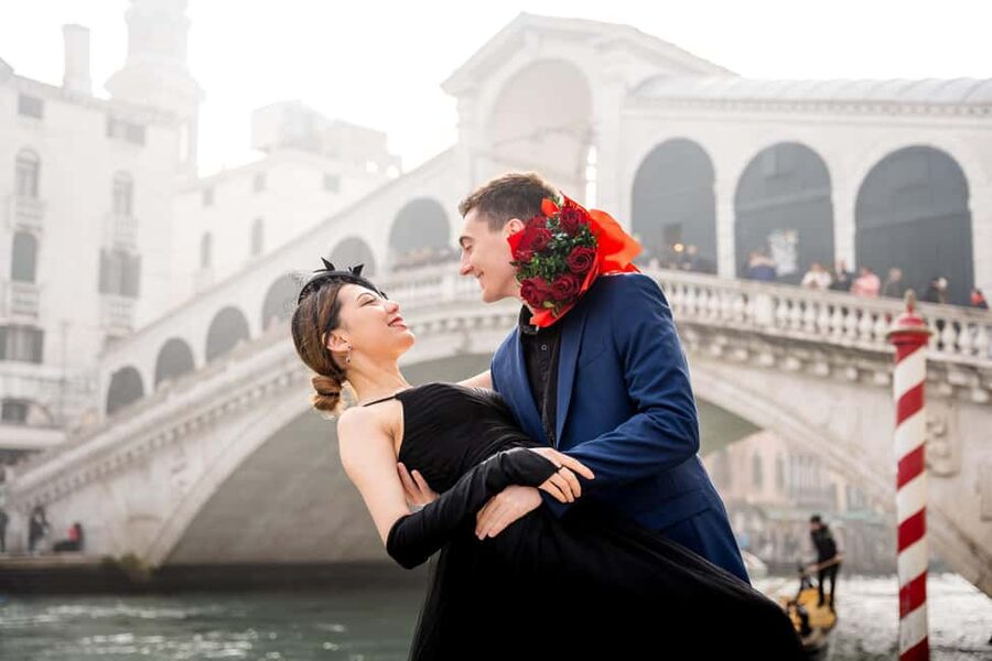 A Unique Photoshoot in Venice - Meeting Point, Timing, and How to Avoid a Day-Throw-Off