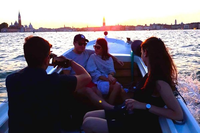 A Venetian Aperitif on The Lagoon - Dorsoduro meeting point and the meaning of a max-10 group