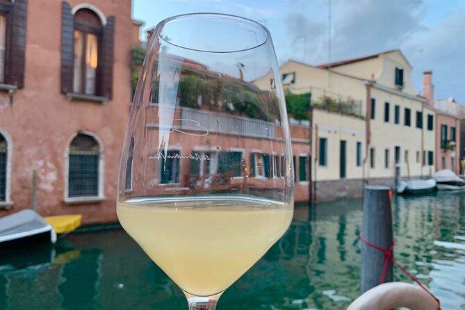 A Venetian Evening: Wine Tasting and Cicchetti with a Local Guide - Where You Meet, How the Night Flows, and Why Timing Matters