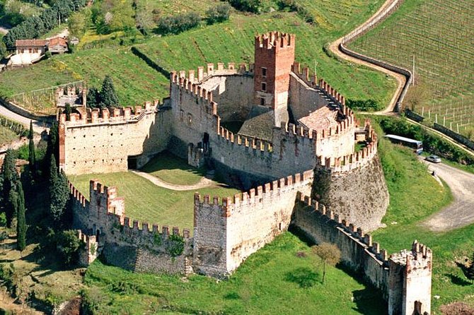 Amarone & Soave Wine Tour with Sommelier – Visit Verona - Lunch and snacks: the small details that make the tastings easier