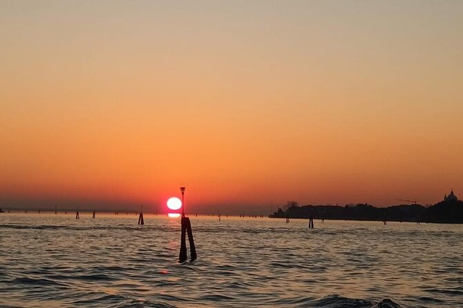 Aperitif at sunset in the Venice lagoon on a private boat. - Stop 2: Isola delle Vignole and Early Venetian Holiday Life