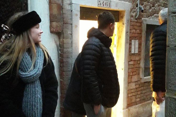 Bacaro Tour : Walk, eat and drink in Venice - Stop 3: Calle Varisco and the Comfort of Typical Venice Streets