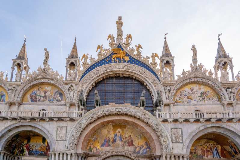 Basilica and Doge's Palace tour with Lunch & Murano - Doge’s Palace and the Bridge of Sighs: government drama in stone