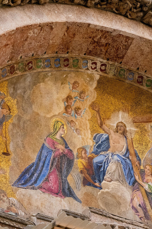 Basilica and Doge's Palace tour with Lunch & Murano - The lunch stop: two courses with water and coffee