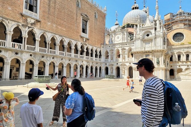Best Of Venice: Saint Mark's Basilica, Doges Palace with Guide and Gondola Ride - Meeting at Colonna di San Todaro: Finding Your Group Fast