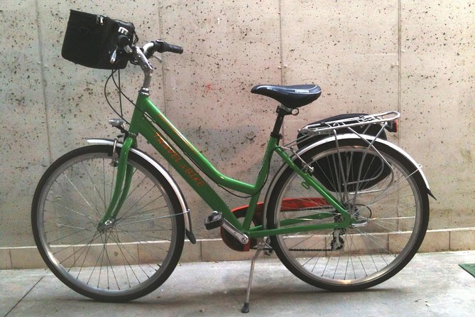 Bike rental in Venice - Helmets, panniers, and what to pack