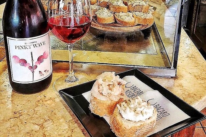 Brunetti's Venice: A Culinary Journey Through Leon's Mysteries - Rialto Market and the fried-fish + Prosecco rhythm