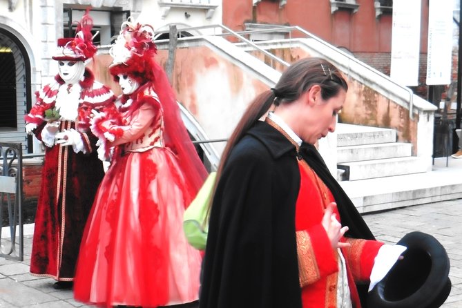 Carnival & Casanova Secrets, Theatrical Walking Show - Carnival Theater on Venice Streets: What the Codega Setup Really Does