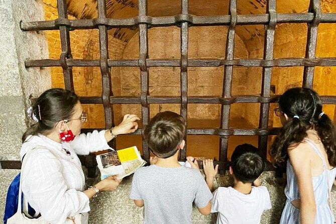 Children tour in Venice - Tour Choice: Stone Zoo vs Detective at Doge’s Palace