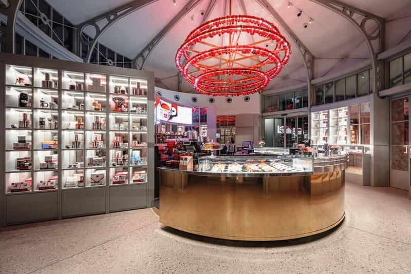 Chill coffee or meal break at illy Caffè in St.Mark's Square - St. Mark’s Square needs a timeout