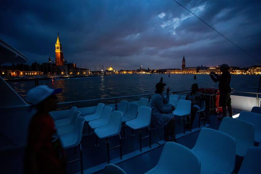 Chioggia-Venice: Day&Night Boat Transfer Round-Trip or 1-Way - Round-trip option from Sottomarina (9:30 to 5:00) for a full Venice day