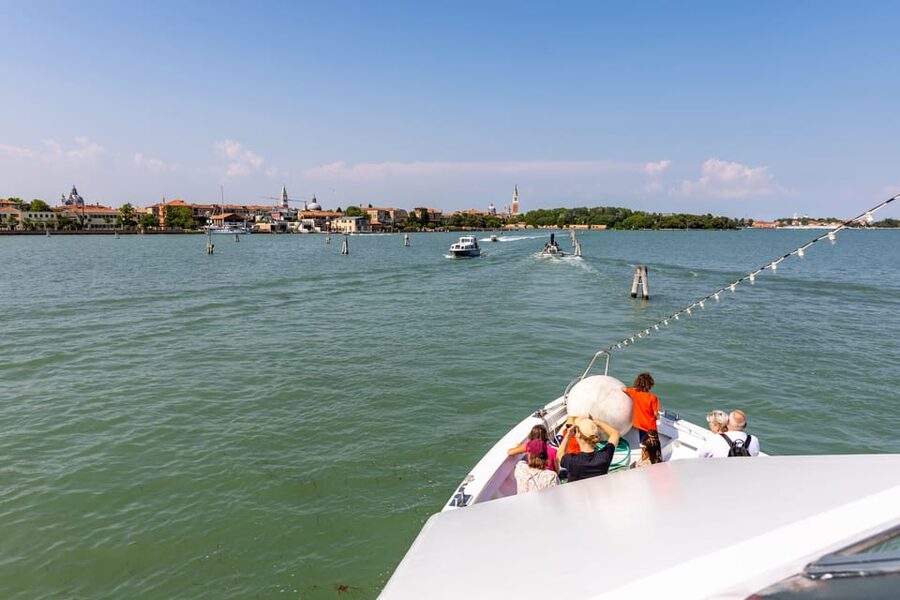 Chioggia-Venice: Day&Night Boat Transfer Round-Trip or 1-Way - Venice by-night service for sunset and an evening return (2:30 to 10:00)