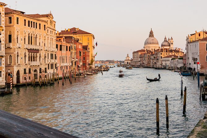 Cinematic Photoshoot in Venice: Capture Venice Hidden Gems - Palazzo Ducale and Ponte dei Sospiri: drama in stone and reflections