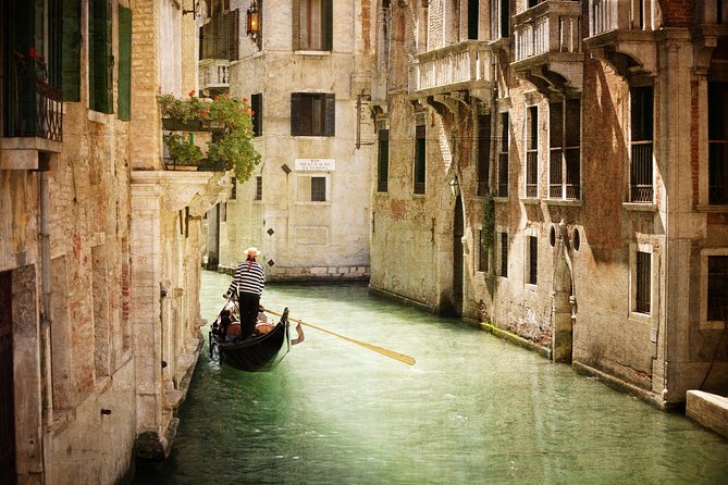 Classic 30-Minute Gondola Ride in Venice - The Side Canals: Hidden Passages Without the Fuss