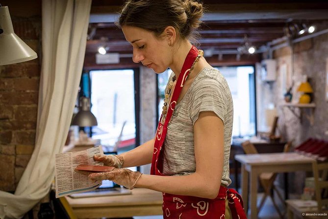 Create your original Art print - Plexiglas vs. Zinc Drypoint: Why the Surface Matters