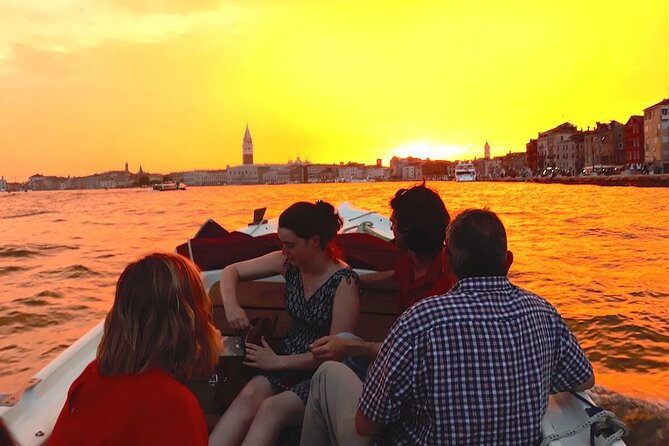 Discover Murano, Burano and Torcello by boat (Private Tour) - Stop 2: Burano’s colorful houses and punto Burano lace