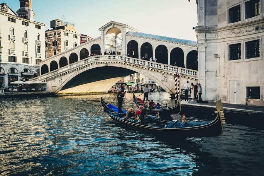 Discover the Hidden Gems of Venice: Guided Walking Tour - Why Campo San Zaccaria is a smarter starting point