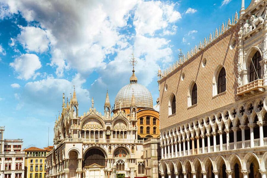Doge’s Palace, New Prisons & St. Mark’s Basilica Guided Tour - Doge’s Palace and the Bridge of Sighs: where drama turns into history