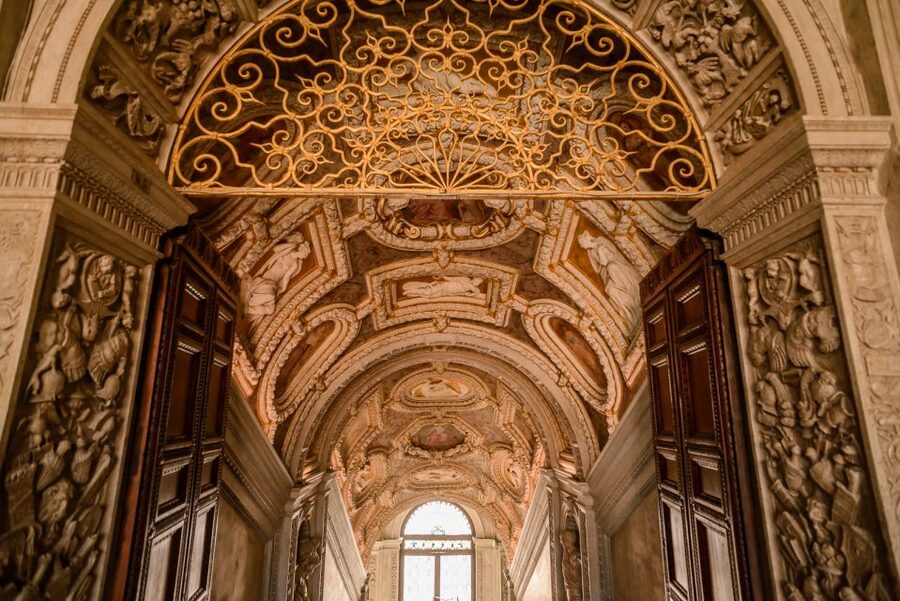 Doge's Palace & St. Mark's Basilica with Terrace Access Tour - Bridge of Sighs and the New Prisons: why the nickname hits