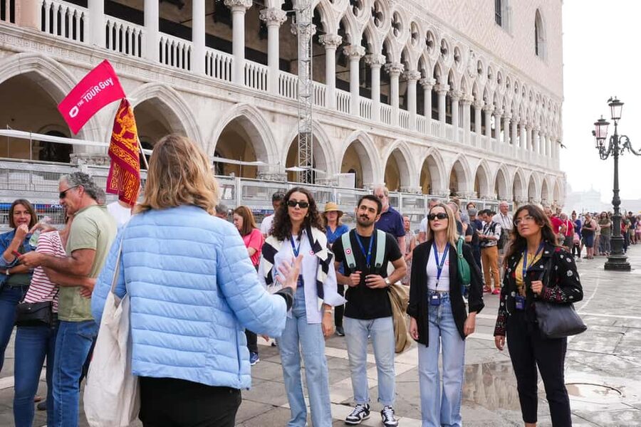 Doge's Palace, St. Mark's & Gondola Ride with Options - Gondola on the Grand Canal: shared ride timing and what to watch