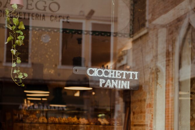 Eat like a Local: Venice Cicchetti and Wine Tasting Evening Tour - Venice Food After Dark Starts With the Aperitivo Mood