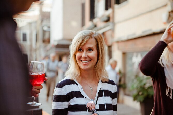 Eat like a Local: Venice Cicchetti and Wine Tasting Evening Tour - Stop 4: Osteria Ai Pugni and the Canal-Front Fried Cicchetti Moment