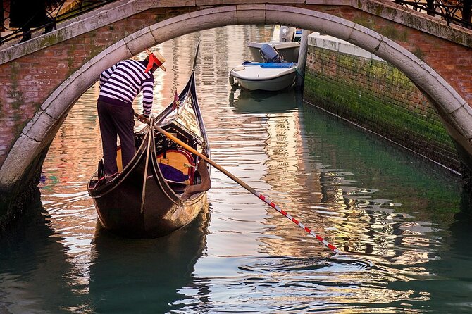 Enchanting Venice: Private Gondola Experience - Small Things That Make the Ride Better