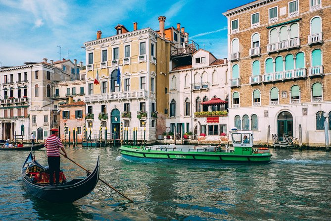 Explore Venice in 90 minutes with a Local - Stop 2: Rialto Bridge—Venice’s commerce heart in one iconic span