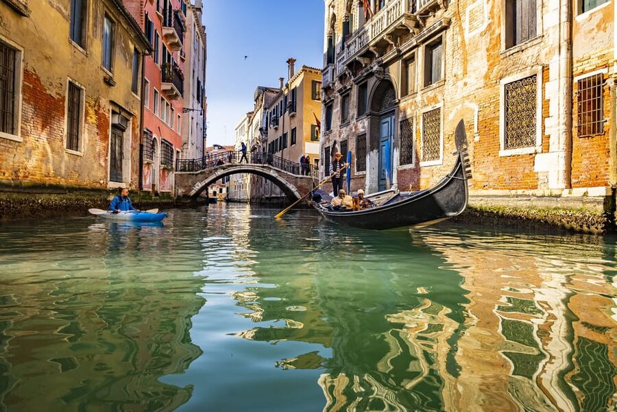 Family Kayaking Tour: Discovering Venice - On the water: training in Venice by kayak