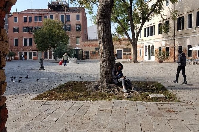 Friendinvenice Cannaregio &Jewish Heritage- private tour - Stop 2 in Ghetto Ebraico: 1516 decrees, restricted life, and granted freedom
