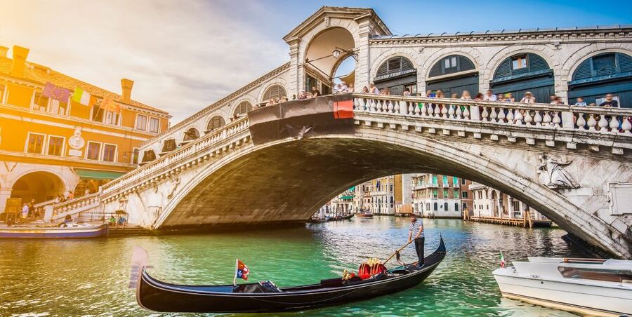 From Lake Garda: Full-Day Guided Group Tour of Venice - From Limone and Bardolino to St. Mark’s: Coach Time and Timing