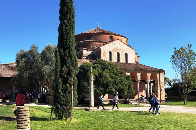 Full-day excursion to Murano, Burano and Torcello from Venice Train Station - Burano: lace, leaning bell vibes, and the colors you came for
