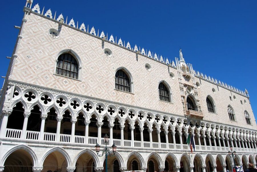 Full Venice Walking Tour: Doge's Palace and St. Mark's - Venice’s Walkable Highlights: Procuratie, Clock Tower, and Everyday Social Life