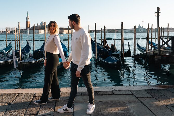 Glam photoshoot in hidden Venice! (up to 4) - Bridge of Sighs alley photos: tight streets, strong mood