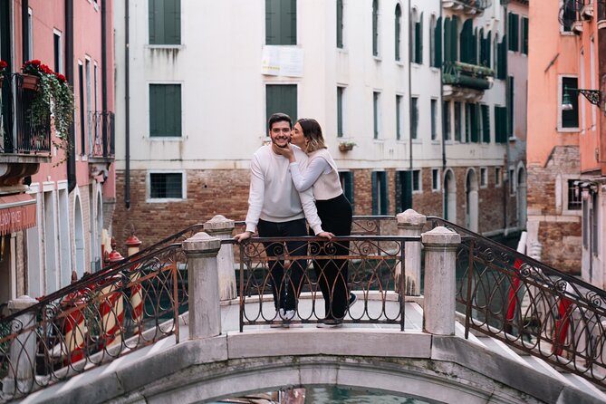 Glam photoshoot in hidden Venice! (up to 4) - Value check: $83.08 per group up to 4