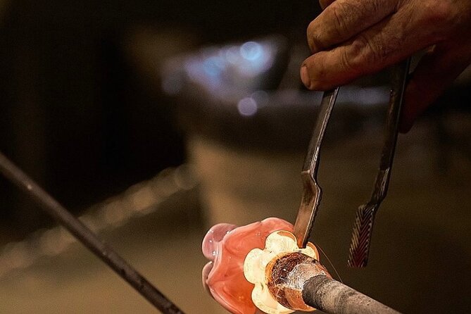 Glass Blowing Demonstration : pickup by wood boat Taxi + local guide - Showrooms after the demo: beautiful glass, real sales pressure