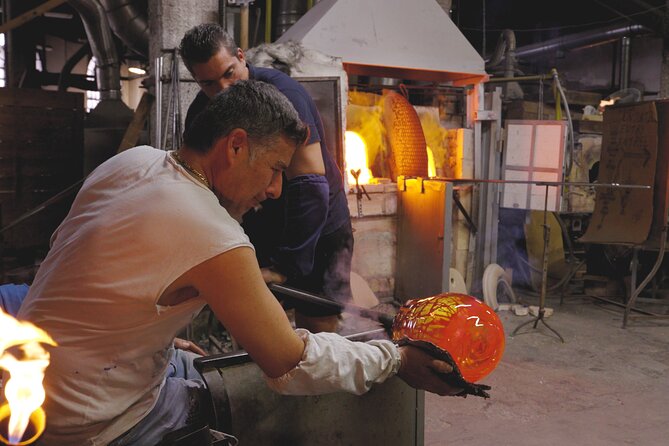 Glass Blowing Experience with Glass Master - Watching the demo: why it feels special even when it’s fast