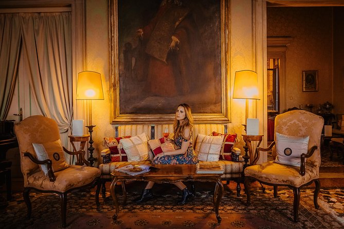 Gondola Ride and Aperitif in a Venetian Palace - Who should book this gondola + palace aperitivo
