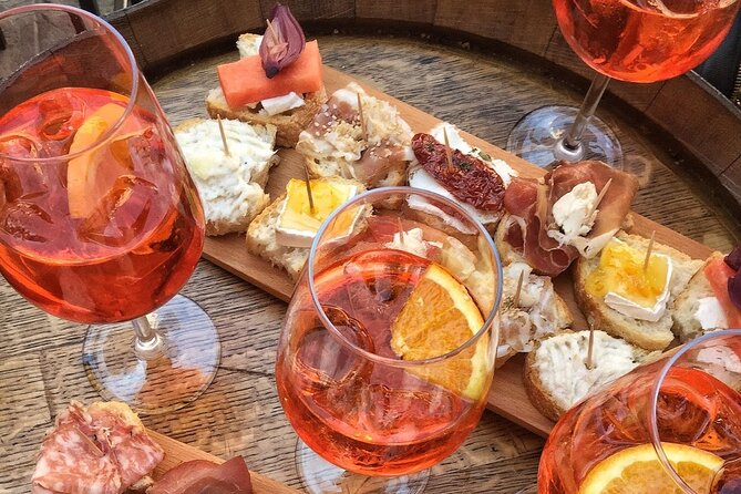 Guided Small Group Kickstart Food Tour of Venice - Mercati di Rialto: fish, fruit, and an old-school winebar moment