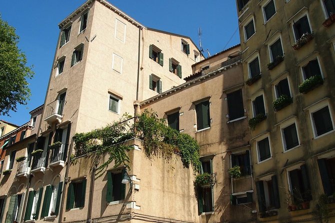 Guided Tour of the Jewish Ghetto in Venice with Cannaregio & Synagogues Visit - Ponte delle Guglie and Ponte dei Tre Archi: Two Bridges, Different Geometry