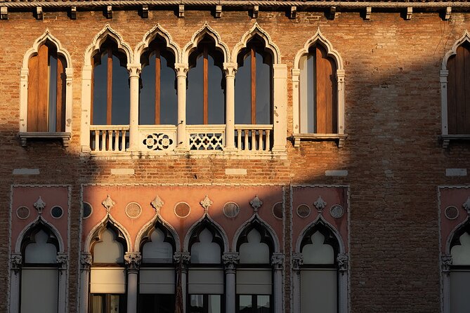 Hidden Venice Photo Tour with your phone! - Location and meeting point: easy to start, easy to finish
