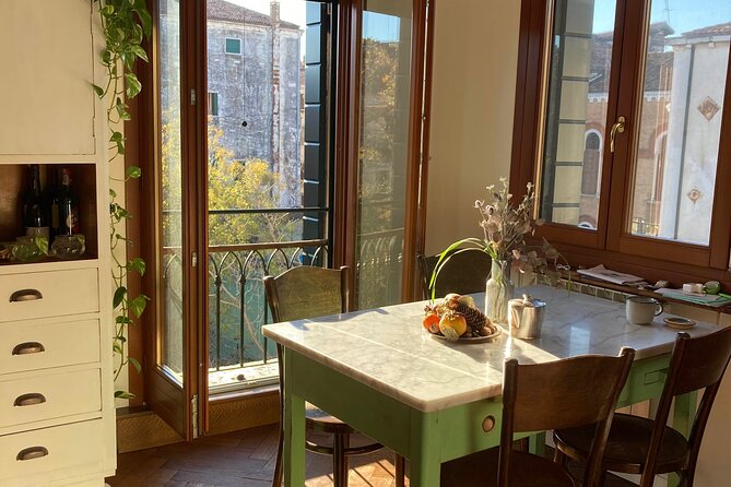 Home Cooking Class with Marina in the heart of Venice - Entering Marina’s kitchen near Rialto